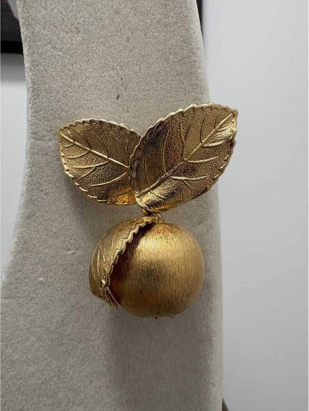 Vintage Signed Napier Gold Tone 3D Dangling Apple Leaf Brooch Pin 1970s MCM